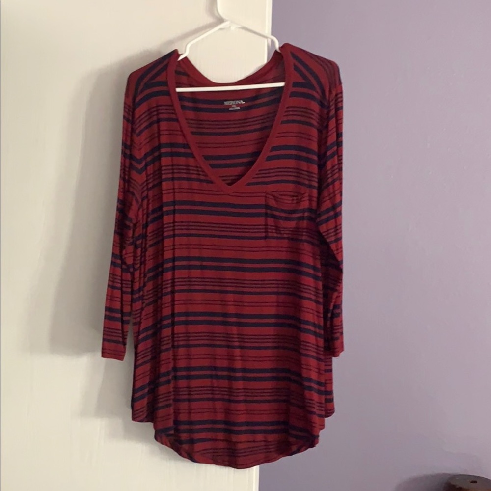 XL navy blue and red top